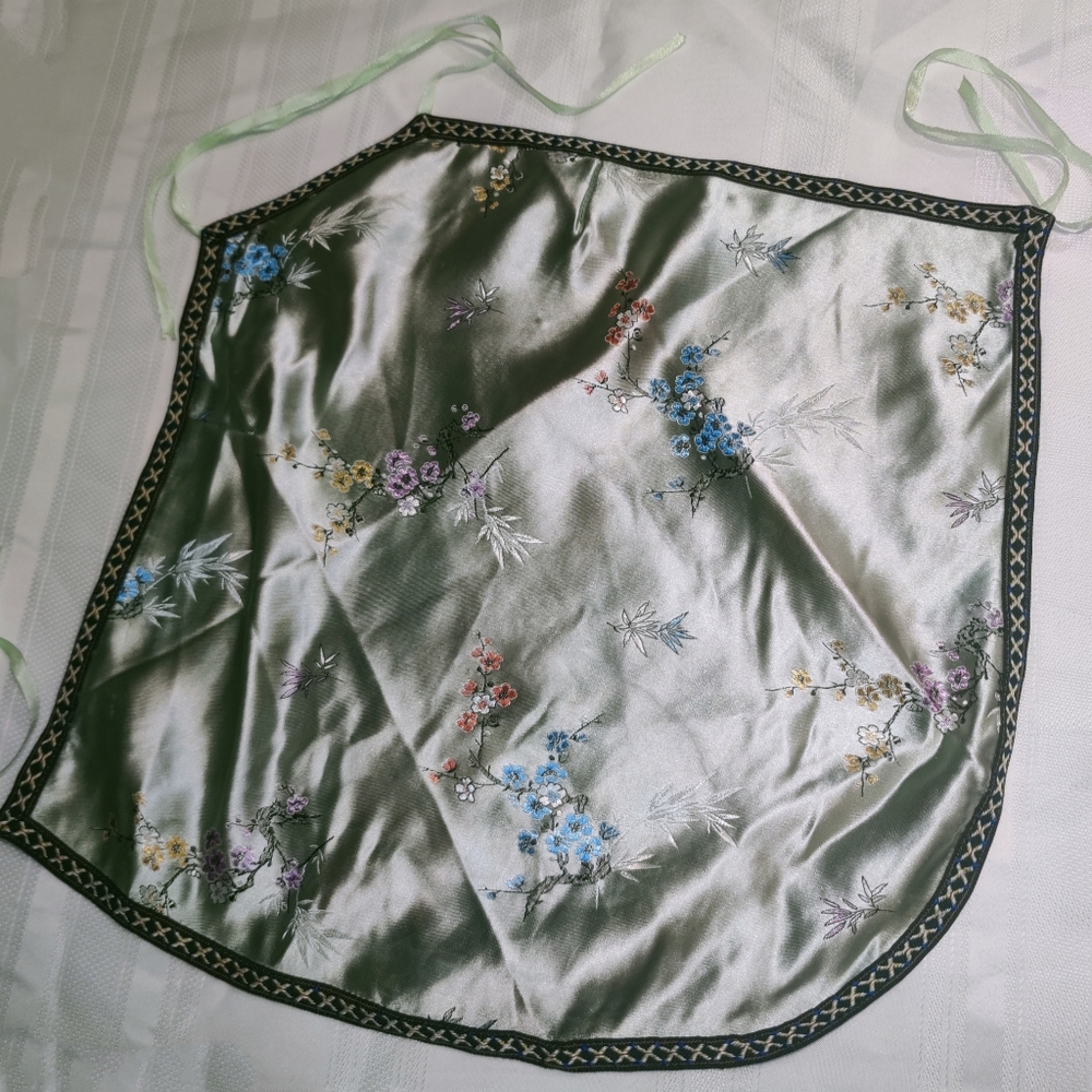 Du Dou Ao Yem Pale Green Backless Halter Top